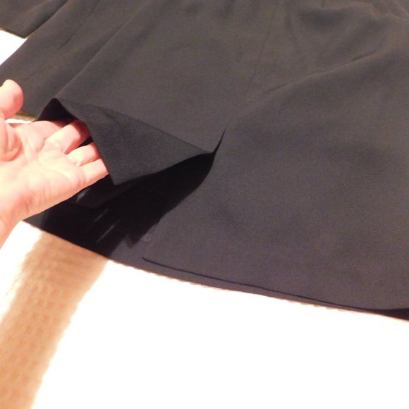 LEVIN CLASSICS by Larry Levine sharp 2 pc business suit sz 8 looks as new - Picture 3 of 7